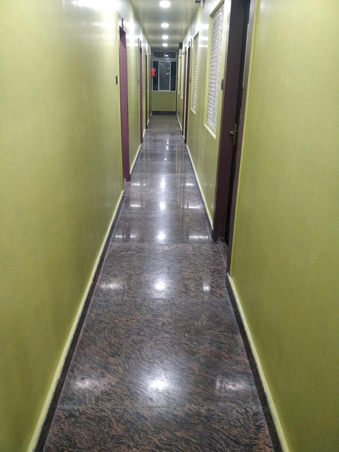 Oyo 16871 Anant Home Stay Шиллонг Экстерьер фото