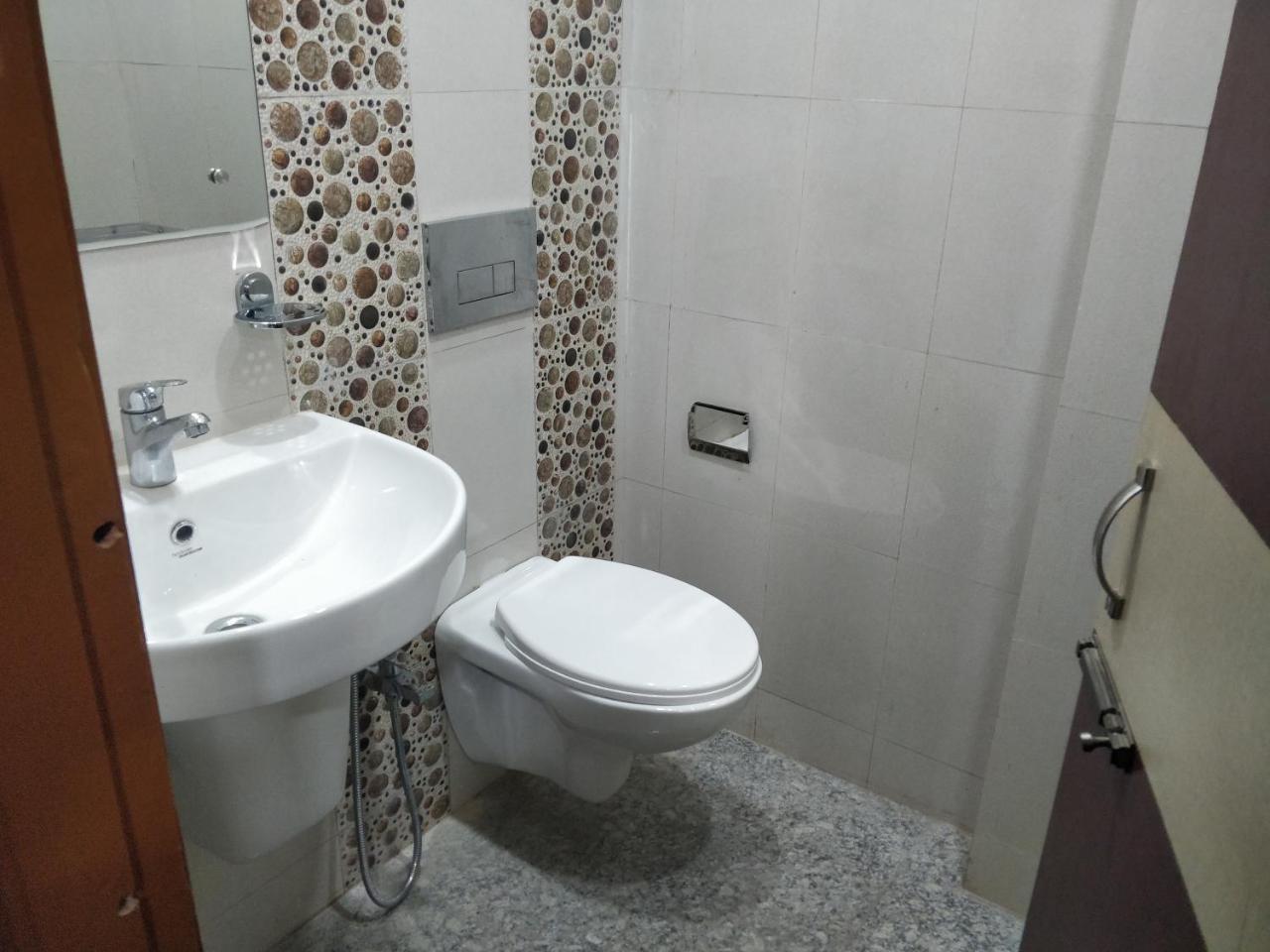 Oyo 16871 Anant Home Stay Шиллонг Экстерьер фото