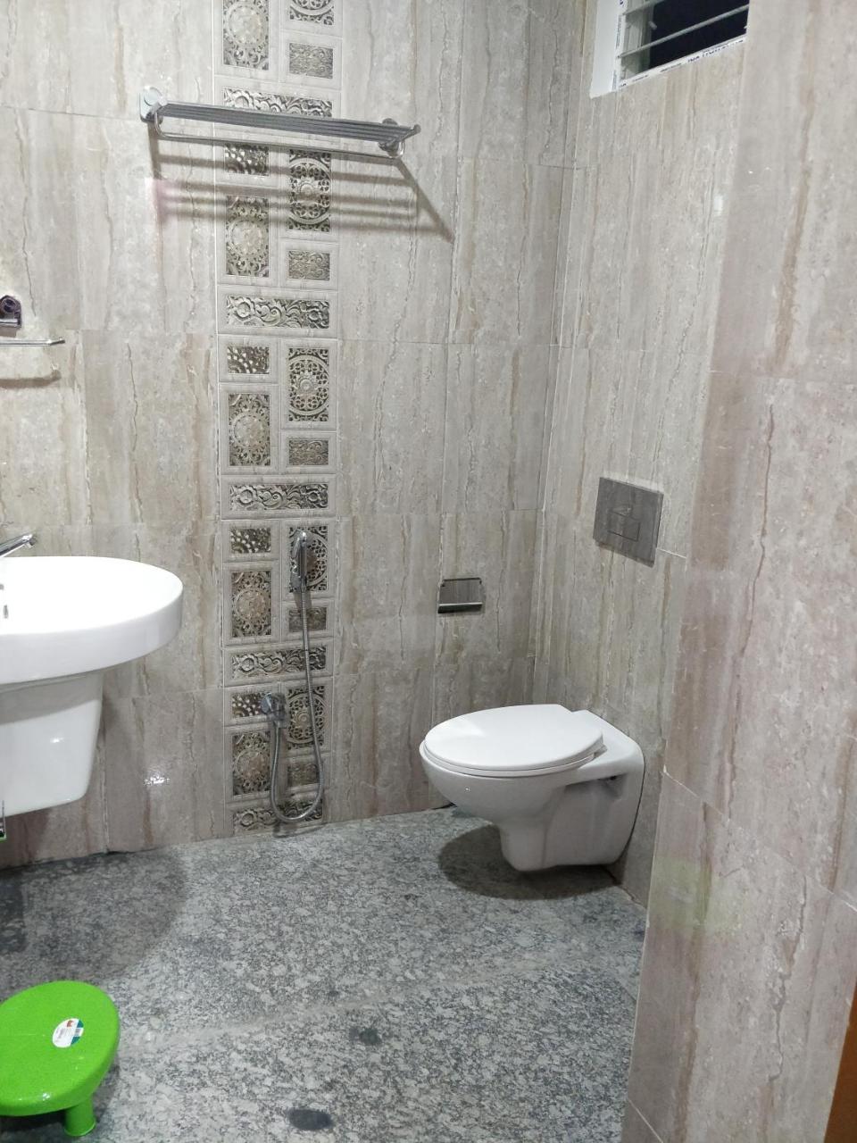 Oyo 16871 Anant Home Stay Шиллонг Экстерьер фото